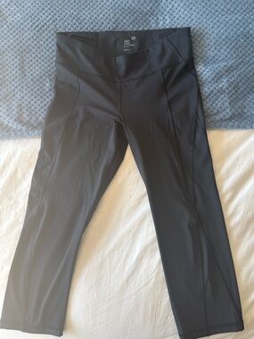 Black Athletic GAP Capri Leggings
